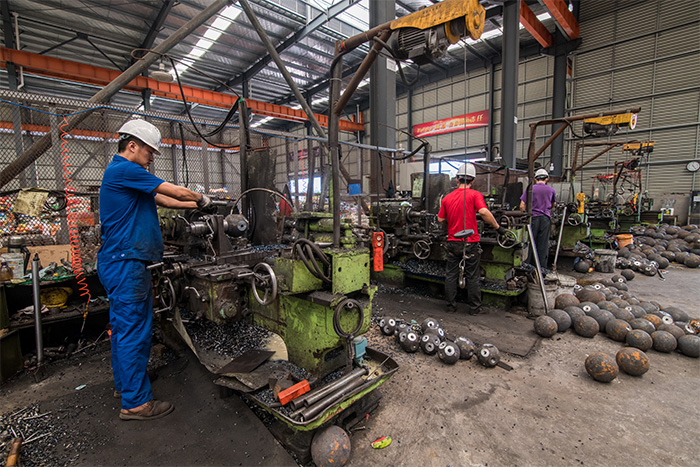 双滦区网架配件车间